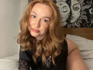 BritishMissPoppy WebCAM 