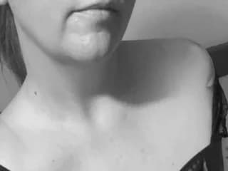 Hornyhotwife83 WebCAM 