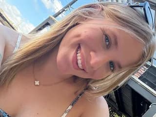 WebCAM of MaddyBeker