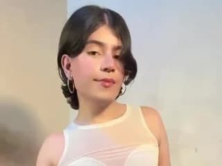 WebCAM of sweetfemb19
